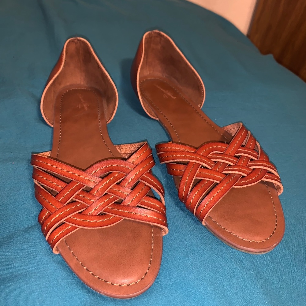 Universal Thread flats sandals
